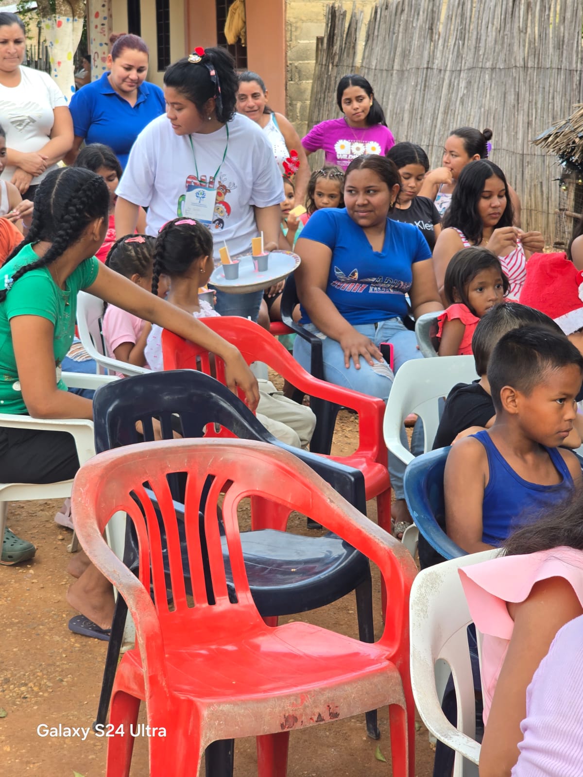 Actividad al aire libre con comunidad beneficiaria