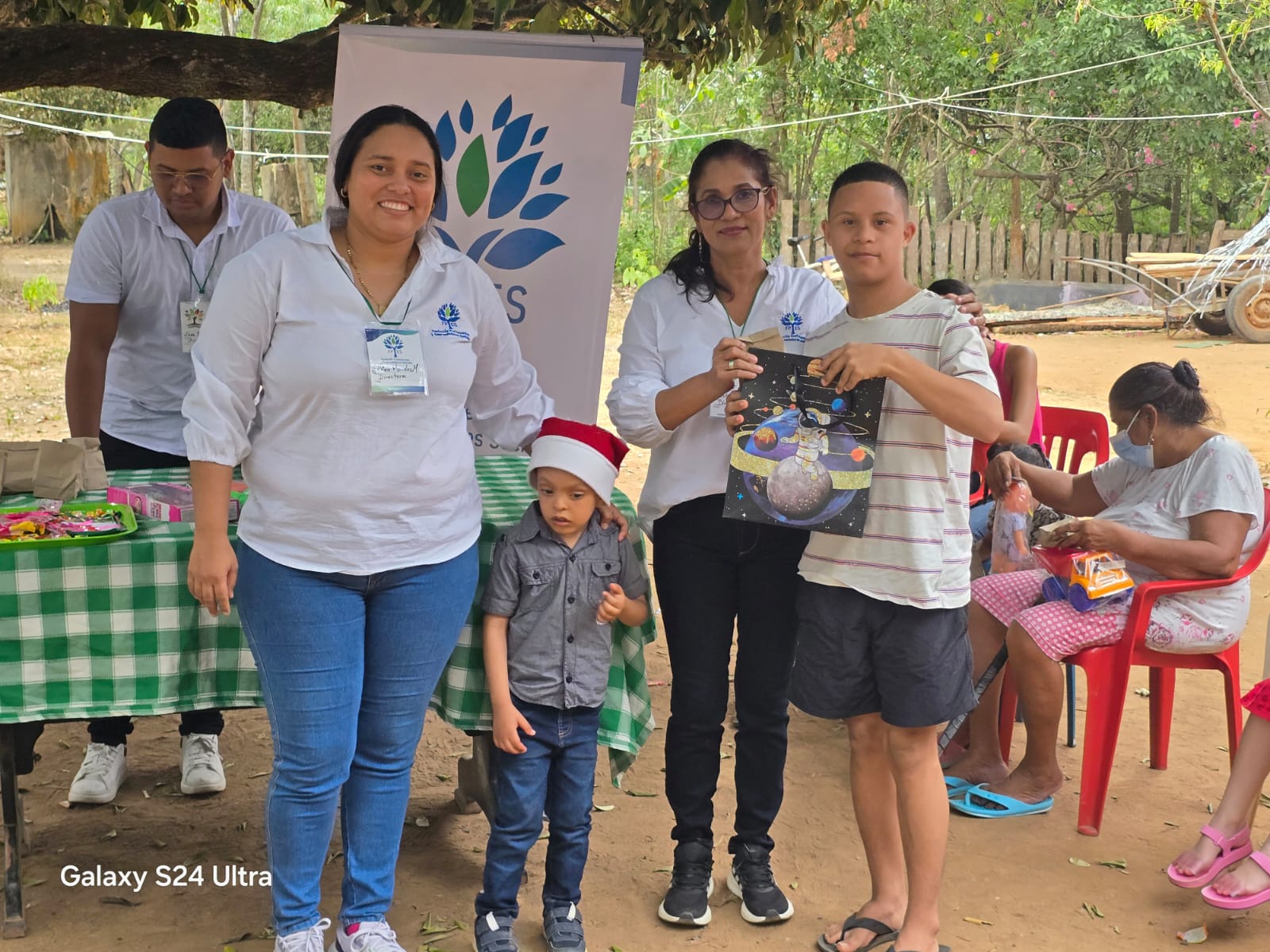 Equipo de la Fundación FPYES en actividad comunitaria